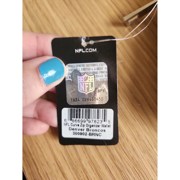 NFL Denver Broncos Curve Zip Organizer Wallet w/ Detachable Strap NWT - Picture 4 of 9